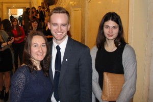 Волонтер Корпусу Миру США Кайл Колд зі студентами випускних курсів університетів Чернігова та Ніжина 31 березня 2016 року