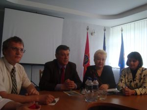 Деснянський селищний голова Юрій Осташевський та учасники виїзного заняття тематичного короткотермінового семінару для заступників голів районних рад, 12 травня 2016 року