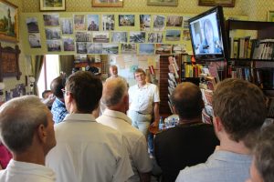 Спілкування через іІнтернет з  донькою Романа Бжеського – Маргаритою. 