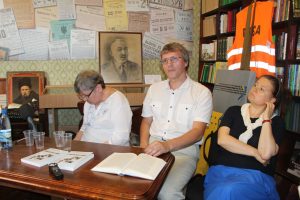 Автори збірника Тамара Демченко та Володимир Бойко із директором видавництва «Темпора» Юлією Олійник 