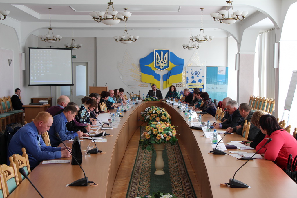 Група новообраних голів теріторіальних громад на семінарі «Організація роботи голови територіальної громади», що проходить за підтримки "Фонду Ганса Зайделя" з 11 по 13 квітня.