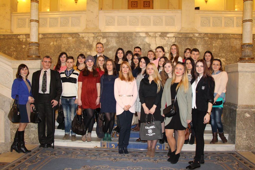 Група студентів випускних курсів університетів Чернігова та Ніжина під час екскурсії у Верховній Раді 31 березня 2016 року