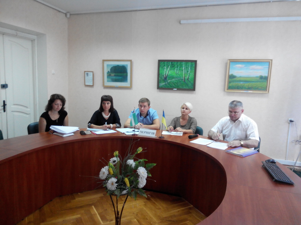 Учасники експертної зустрічі з питань пріоритетів урядової політики 25 серпня 2016 р., що стосувалася питань реформування пенітенціарної системи, від Чернігова.