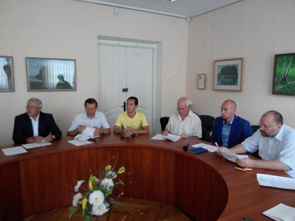 Представники Черныгова на експертне обговорення з приводу формування Національної ради з питань розвитку науки і технологій та проекту Положення про неї, що проходило 1 серпня 2016 р..