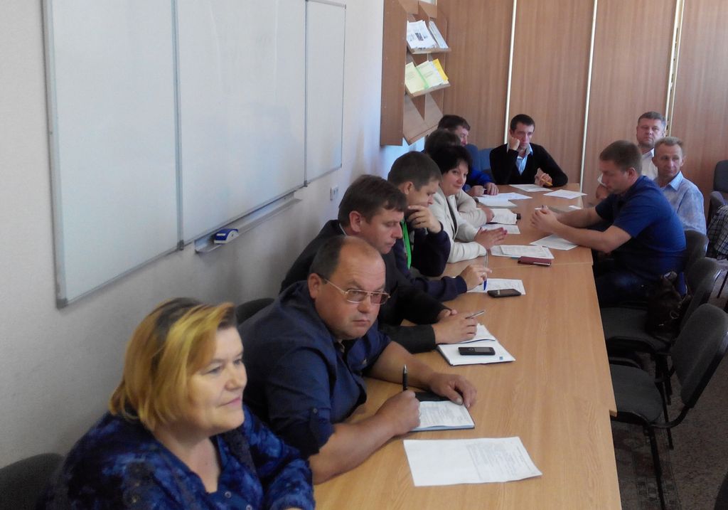 Група голів територіальних громад, що навчається на семінарі, щодо аспектів розвитку співробітництва між територіальними громадами з 7 по 8 вересня 2016 р.