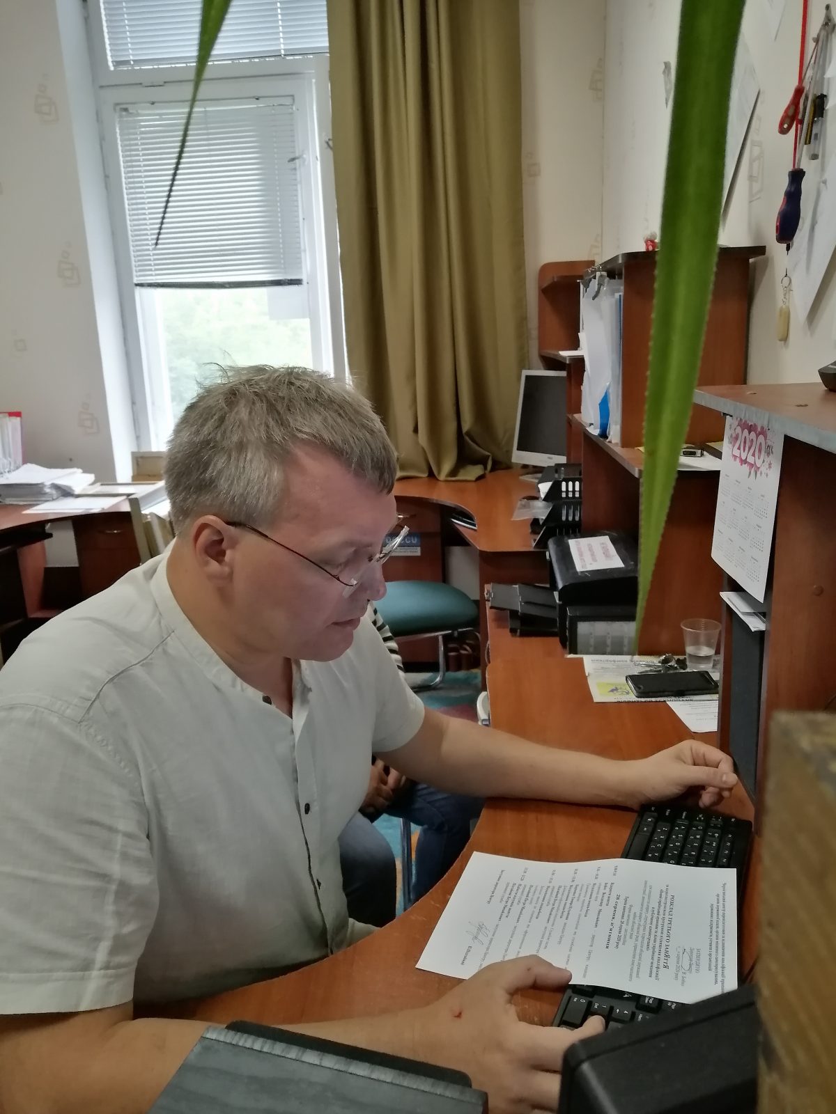 Про граматичний стандарт української літературної мови  і сучасну практику, –