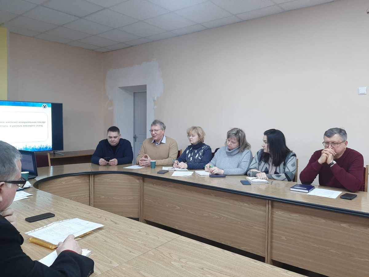 «А якщо повітряна тривога – як ми зможемо проводити очні заняття? – Не хвилюйтеся, у нас малий зал обладнаний для сховища»